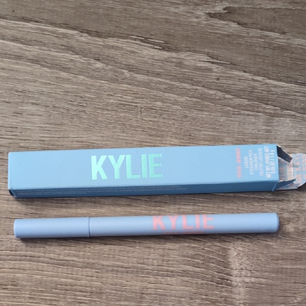 Kylie X Stassie Liquid Eyeliner Pen .05 Oz